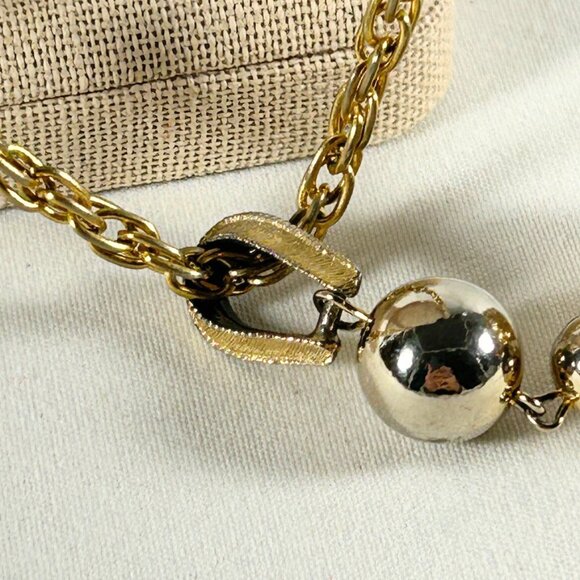 SPECTACULAR 50's BAUBLE GOLD TONE PENDANT W/BEAUTIFUL 24” GOLD TONE ROPE CHAIN - Picture 7 of 11